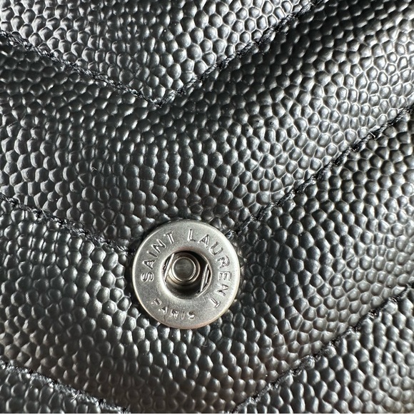 Saint Laurent Grain De Poudre Matelasse Chevron Monogram Monochrome - Picture 7 of 7